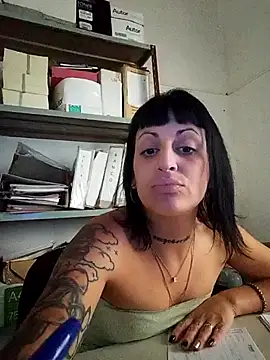 estefyzapata online show from February 3, 2026, 6:46 pm