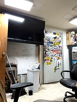 tank32s online show from December 4, 2024, 8:23 am