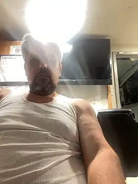 tank32s online show from September 10, 2025, 4:45 am