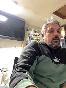 tank32s online show from November 17, 2025, 8:53 am