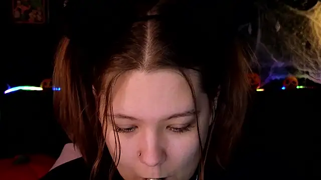 DjennaPalme online show from November 1, 2025, 1:40 am