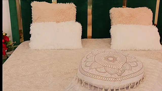 XeniaBlu online show from December 16, 2025, 12:21 pm