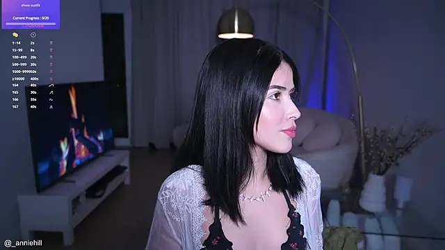 Snapshot of anniehillofficial chatting on September 16, 2025, 8:43 pm anniehillofficial online show from September 16, 2025, 8:43 pm