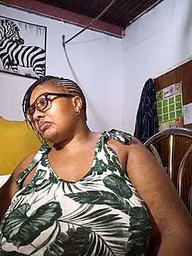 Snapshot of YELLOW_BONE chatting on February 7, 2026, 10:35 pm YELLOW BONE online show from February 7, 2026, 10:35 pm