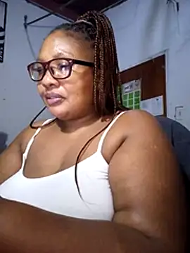 Snapshot of YELLOW_BONE chatting on April 28, 2026, 8:36 pm YELLOW BONE online show from April 28, 2026, 8:36 pm