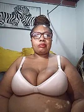 Snapshot of YELLOW_BONE chatting on May 23, 2026, 8:57 pm YELLOW BONE online show from May 23, 2026, 8:57 pm
