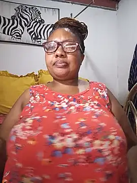 Snapshot of YELLOW_BONE chatting on June 1, 2026, 8:32 pm YELLOW BONE online show from June 1, 2026, 8:32 pm