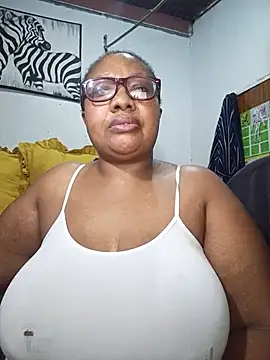 Snapshot of YELLOW_BONE chatting on July 9, 2026, 9:19 pm YELLOW BONE online show from July 9, 2026, 9:19 pm