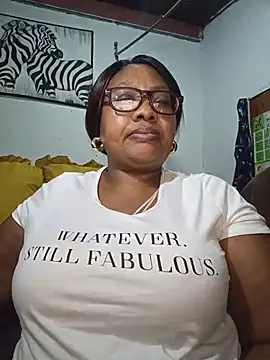 Snapshot of YELLOW_BONE chatting on July 16, 2026, 9:32 pm YELLOW BONE online show from July 16, 2026, 9:32 pm