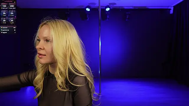 Snapshot of Masha_2002 chatting on May 10, 2026, 1:22 am Masha 2002 online show from May 10, 2026, 1:22 am