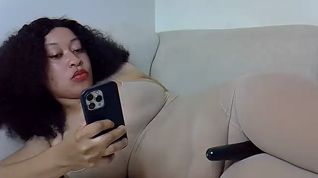 Snapshot of Pretty-diva chatting on June 8, 2026, 2:45 am Pretty-diva online show from June 8, 2026, 2:45 am