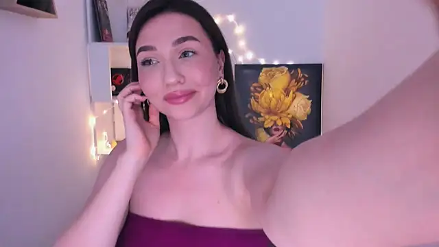 GracefulLook online show from February 18, 2025, 10:47 pm