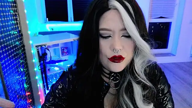 wickedxqueen online show from March 22, 2026, 9:29 pm