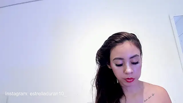 Snapshot of Estrella_Duran chatting on December 17, 2024, 10:54 pm Estrella Duran online show from December 17, 2024, 10:54 pm