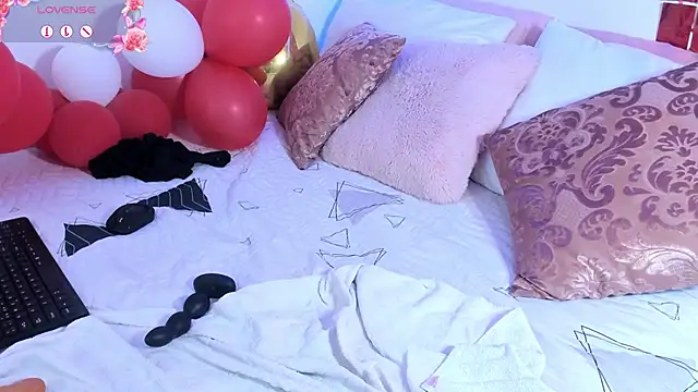 Snapshot of Estrella_Duran chatting on February 15, 2025, 1:53 am Estrella Duran online show from February 15, 2025, 1:53 am