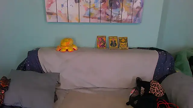 EverlyRays online show from February 19, 2026, 2:13 pm