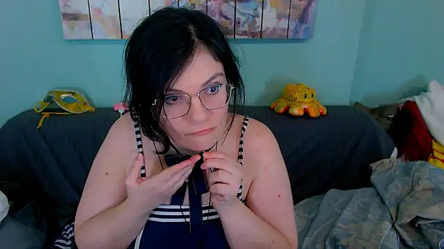 EverlyRays online show from April 17, 2026, 7:28 pm