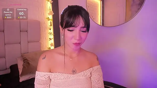 emma woods  online show from December 10, 2024, 6:28 pm