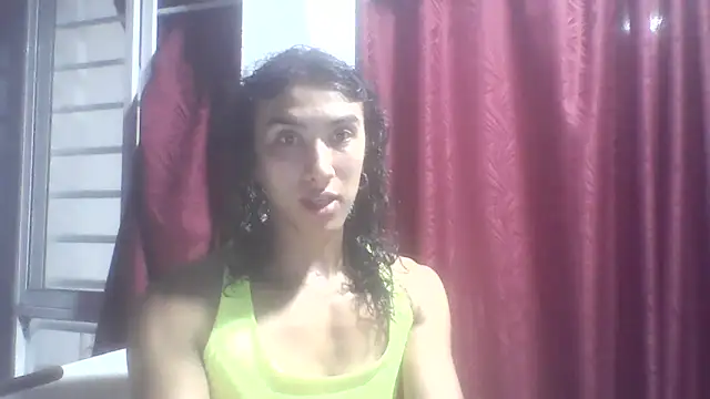 Snapshot of roxana_collins chatting on May 7, 2026, 4:29 am roxana collins online show from May 7, 2026, 4:29 am
