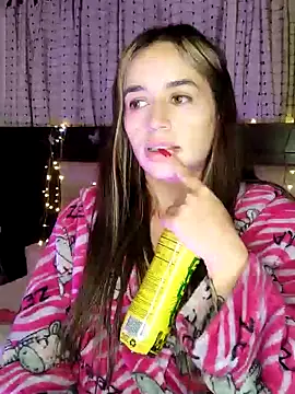 Snapshot of Natalia_Suarez chatting on January 7, 2025, 6:16 am Natalia Suarez online show from January 7, 2025, 6:16 am