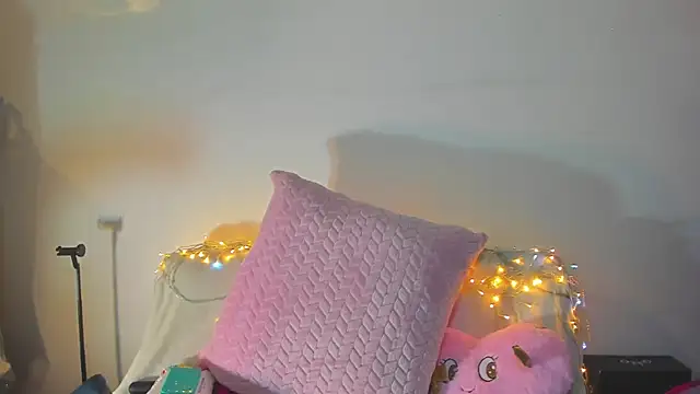 Snapshot of Natalia_Suarez chatting on September 18, 2025, 2:13 am Natalia Suarez online show from September 18, 2025, 2:13 am