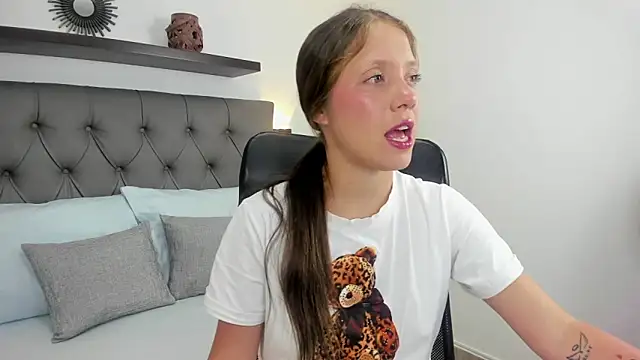 nataly rodri online show from October 20, 2025, 7:36 pm