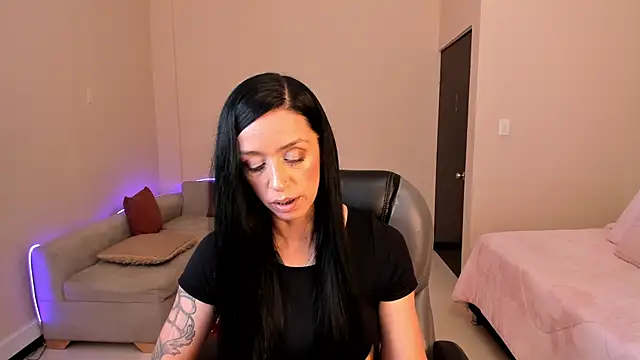 Snapshot of Kristen_Garner chatting on May 30, 2026, 8:17 pm Kristen Garner online show from May 30, 2026, 8:17 pm