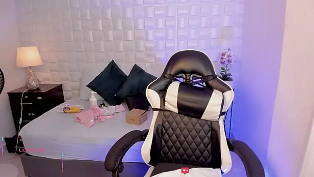 anny rouse24 online show from January 11, 2026, 2:05 am