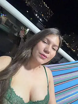 AmelieLaurent  online show from December 15, 2025, 11:53 pm