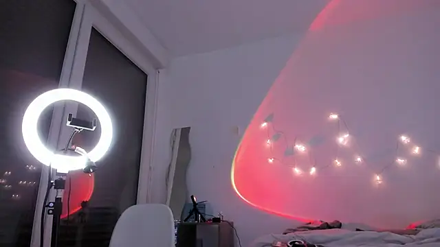 lissajoness online show from February 11, 2025, 1:41 pm