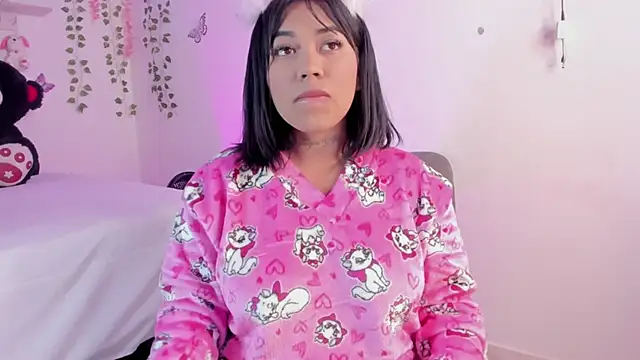 Snapshot of Emily_restrepo chatting on December 17, 2024, 4:34 am Emily restrepo online show from December 17, 2024, 4:34 am