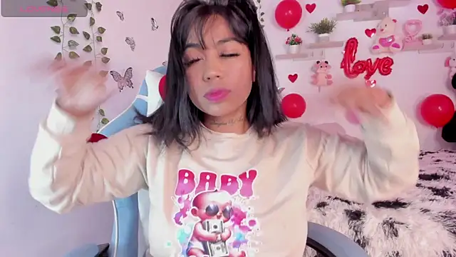 Snapshot of Emily_restrepo chatting on February 15, 2025, 5:19 am Emily restrepo online show from February 15, 2025, 5:19 am