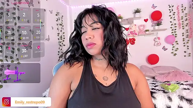 Snapshot of Emily_restrepo chatting on March 5, 2025, 7:05 am Emily restrepo online show from March 5, 2025, 7:05 am