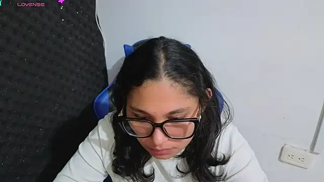 Cuteprincess21 online show from April 7, 2026, 1:11 pm