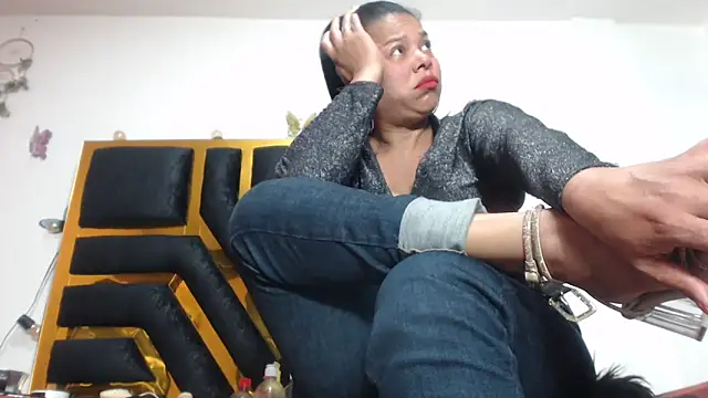 Helennahot online show from March 3, 2026, 7:53 pm