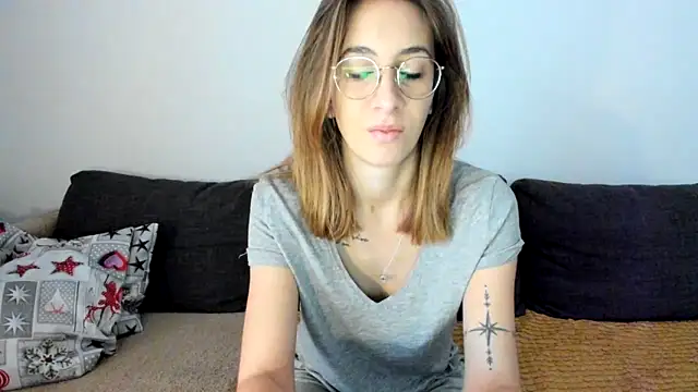 DesireMore90 online show from February 6, 2025, 8:39 am