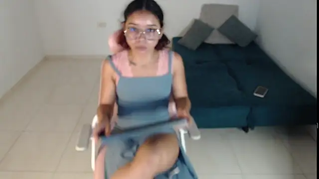 Snapshot of Putaku_San chatting on December 19, 2024, 3:18 am Putaku San online show from December 19, 2024, 3:18 am