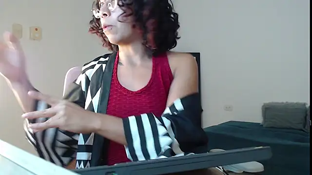 Snapshot of Putaku_San chatting on March 7, 2025, 4:57 am Putaku San online show from March 7, 2025, 4:57 am