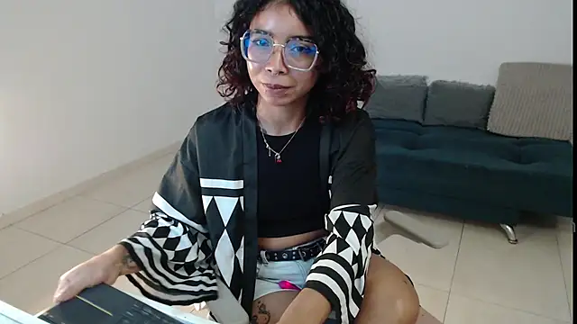 Snapshot of Putaku_San chatting on March 9, 2025, 6:06 am Putaku San online show from March 9, 2025, 6:06 am