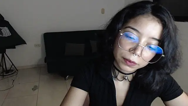 Snapshot of Putaku_San chatting on November 19, 2025, 3:39 am Putaku San online show from November 19, 2025, 3:39 am