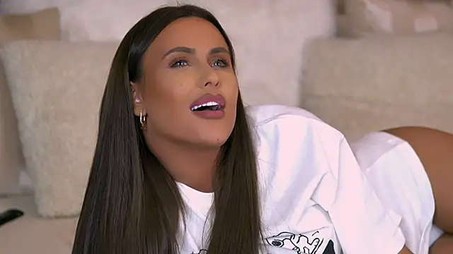 AnaisBellas online show from February 12, 2025, 1:09 am