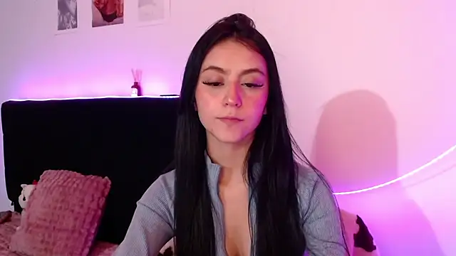 Coralinnee  online show from March 20, 2025, 4:40 am