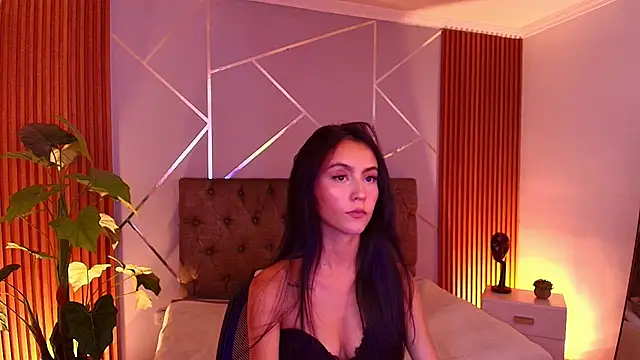 Coralinnee  online show from March 19, 2026, 6:28 am