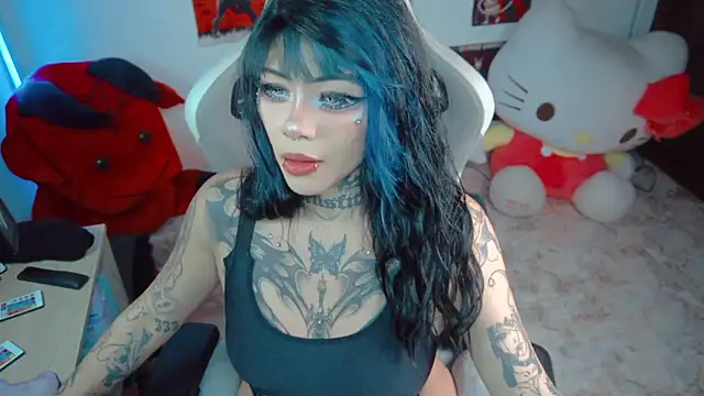 Snapshot of Deadly_Doll chatting on June 17, 2026, 10:10 pm Deadly Doll online show from June 17, 2026, 10:10 pm