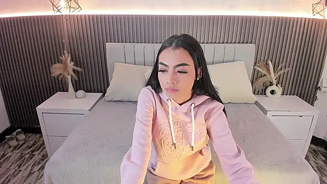 SHANONCLARK online show from September 18, 2025, 7:05 pm