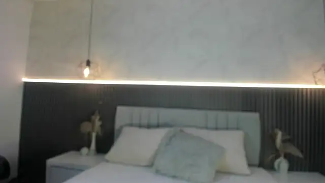 SHANONCLARK online show from September 30, 2025, 7:08 pm