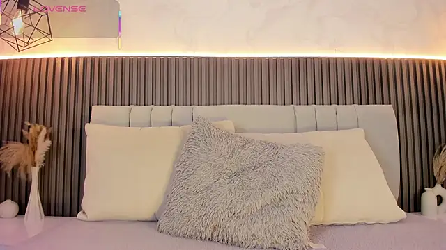 SHANONCLARK online show from October 12, 2025, 6:18 pm