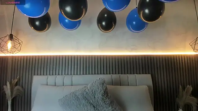 SHANONCLARK online show from November 8, 2025, 6:18 pm