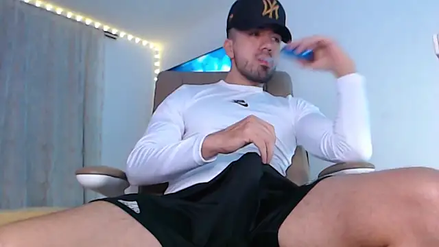 taylor cruz online show from March 13, 2026, 2:51 am