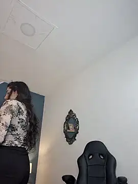 Ellie Jhonson   online show from September 30, 2025, 10:26 pm